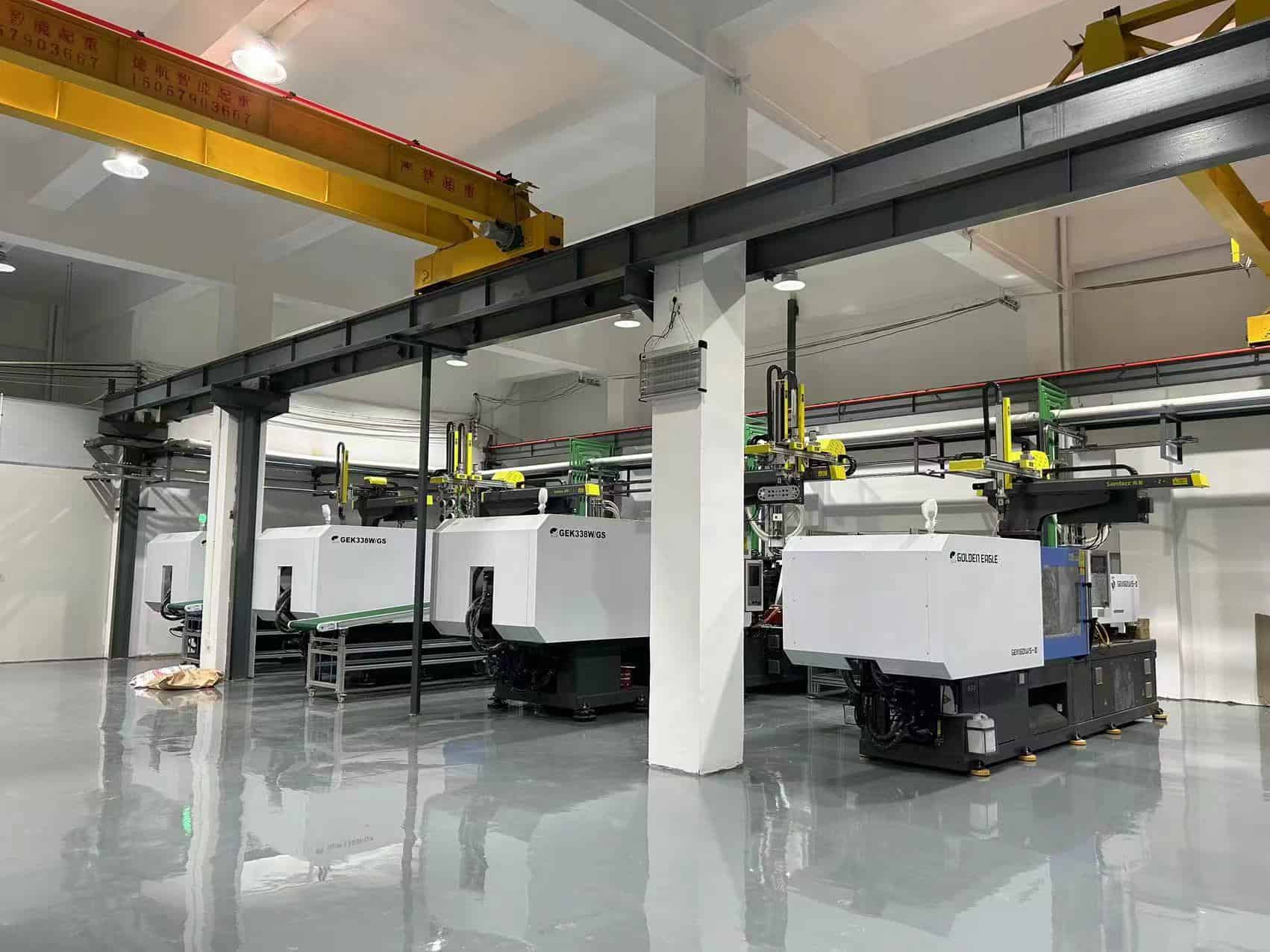 injection machine for plastic buckets